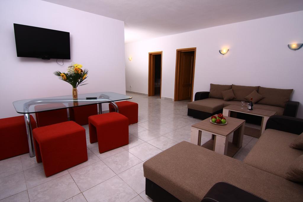 Nirvana Accommodation Βουκουρέστι Δωμάτιο φωτογραφία