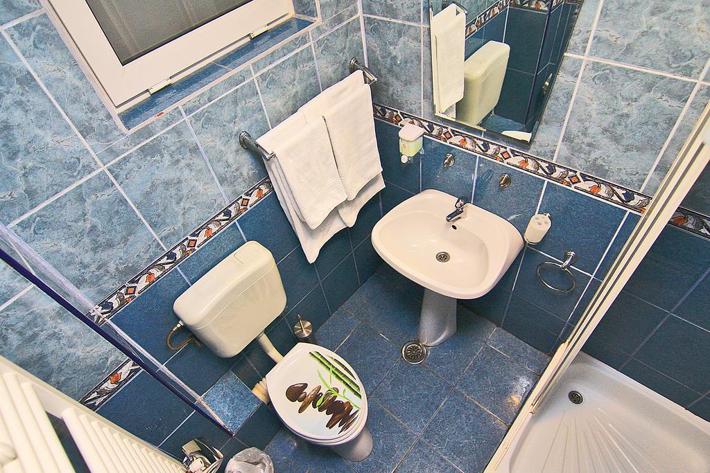 Nirvana Accommodation Βουκουρέστι Δωμάτιο φωτογραφία